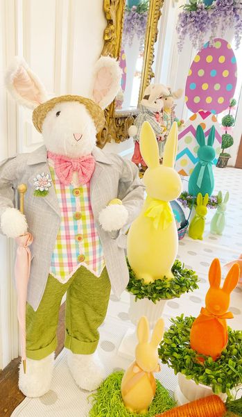 I thought I would share a few pics of last years Easter decorations!